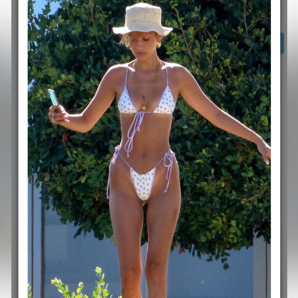 FOR LOVE & LEMONS - White and Purple Floral Bikini Bella Hadid - Picture 2 of 8